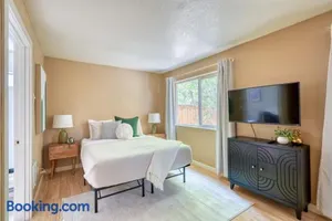 Image of Stay Portland - Peaceful Johns Landing Studio - Near OHSU