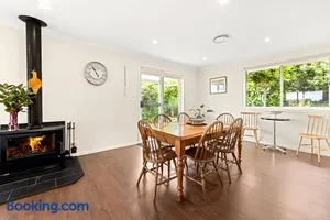 Image of Olive Grove - Pet Friendly with Fireplace