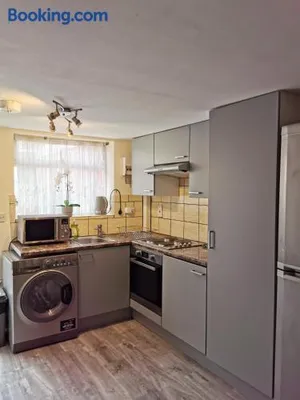 Image of Palaz 1 - 2 Bedroom Garden Flat
