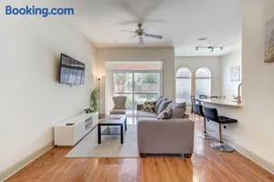 Image of Cozy Apt NRG Pool,Wi-Fi, Free Parking, PetsOK!