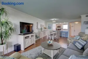 Image of El Matador 225 - Centrally located to all the amenities at El Matador