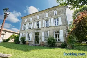 Image of Maison de Maître avec Grand Parc arboré clos de murs