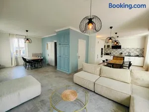 Image of Self-checkin house - Private rooms to rent in a beautiful town house - Not a hotel - Shared facilities - Extra fee for sheets and towels - Private parking - Check your plateform inbox and follow check-in instructions - Chambres privées - Arrivée autonome