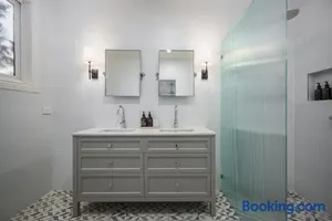 Image of Bright 29