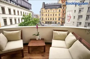 Image of Balcony Oasis Operastreet