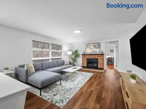 Image of Stylish and Accessible Six Bedroom Home in Wexford/Pittsburg With Kids Amenities