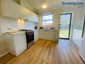 Image of Large Home and Yard Gateway to Barossa, Davoren Park