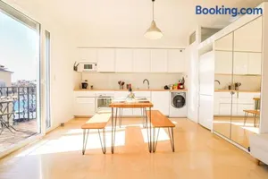 Image of Le Pythéas - Vue Vieux-Port avec terrasse et clim