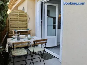 Image of Charmant 2P Climatisé, Terrasse et Parking, 4 Couchages - Villeneuve-Loubet - FR-1-252A-115