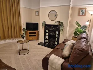 Image of Spacious house with parking in excellent location