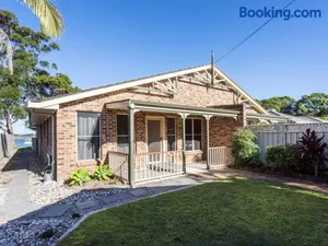 Image of Montrose by the Bay