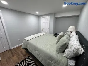Image of COZY Apartment in NW DC - Private Parking