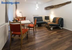 Image of Quiet Courtyard Apartment (KB6)