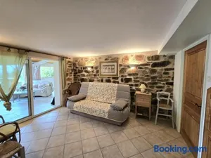 Image of Gîte avec grand parc, clim et Wifi, proche commerces, dans le Parc Naturel Périgord Limousin - FR-1-616-78