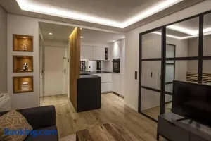 Image of Appartement contemporain, balcon avec aperçu mer