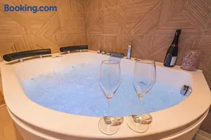 Image of L Envolé - Jacuzzi - Proche Gare et Centre ville