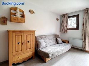 Image of Appartement 2P · 6 couchages · Balcon Ouest · Ski au pied · TV/DVD · Près télécabine - FR-1-344-818