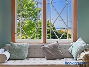 Image of Santos 20th century cottage