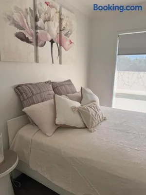 Image of Tranquil Retreat - Your Own Room in a Peaceful Modern Shared House in Warner Lakes