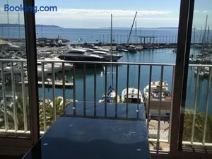 Image of Appartement 1 Chambre Face aux Îles d'Or avec Parking, Port d'Hyères - FR-1-335-182