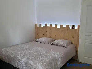Image of Gîte Confortable près du Mans avec Piscine, Parc de Jeux et Vélo - FR-1-410-364