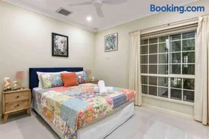 Image of Luxury 5 Bedroom home, Steps to Beach Sol