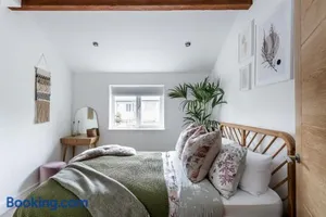 Image of Stylish Flat - Bowness centre with parking