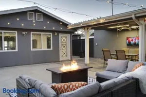 Image of Modern LA Home - King Bed, Outdoor Living, Firepit