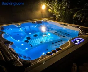 Image of Studio avec jacuzzi