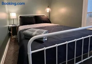 Image of Sleeps 20 6 Bedrooms with 13 Beds plus Parking and WIFI
