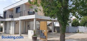 Image of Résidence Salamandre - Maison Bois Cosy Calme avec parking pour 4 à 10 pers idéal couples et familles à 500m de la plage à Saint-Marc-sur-mer
