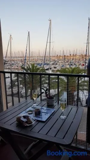 Image of T2 sur le port avec parking