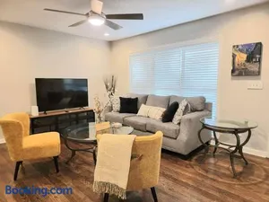 Image of Refreshed!! Private 4BRMs 2 Bath - 2 King Beds!!