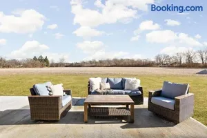 Image of Newly Renovated Retreat 30mins to Downtown Indy