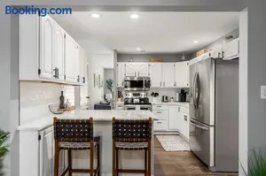 Image of The Gahanna Cabana Hot Tub 5BR
