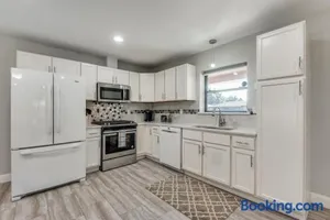 Image of Modern, Roomy, Game Room, Patio, Family Home, Private Parking