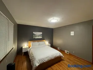 Image of Charming Cape Cod Bungalow at Niagara Falls, NY!