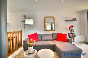 Image of Triomphe - Vue Sublime, Confort Moderne, Charme Gallo-Romain, Cœur de Ville, Tv 4K, Fibre