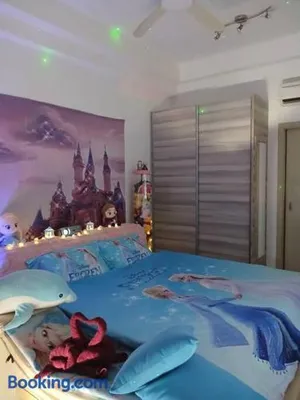 Image of Elsa Frozen冰雪王国主题海景公寓 香薰热水浴缸 蓝牙音响投影仪 Nexflix 2b2b