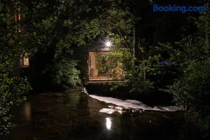 Image of La chapelle moulin traversée par l'eau jacuzzi piscine classé 5 étoiles