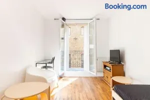 Image of New Entiry apartment-Private rooms in Paris