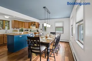 Image of Great Location! Colleges! Hiking! Ithaca Commons!