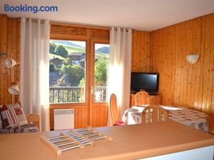 Image of Appartement au Grand-Bornand, 4 couchages, centre station, balcon sud, proche pistes et commerces - FR-1-241-192