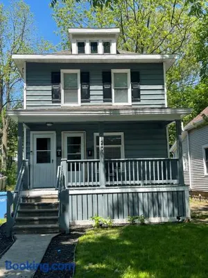 Image of Spacious 1 Bedroom Duplex