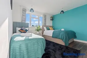 Image of 3 bedroom House for Contractors,Workers,Relocation,Insurance,Family, Free Parking,Prebendal AV