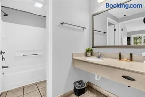 Image of 1BR Condo - Two Queens Arcade Pool - Near Disney