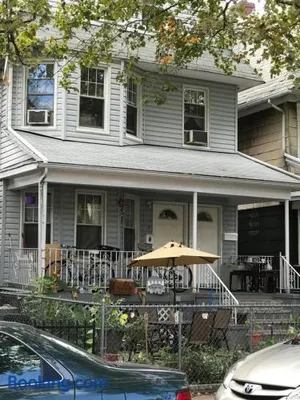 Image of Classical American House 3