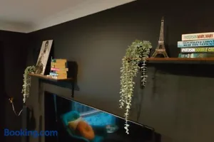 Image of Deluxe Fully Air-conditioned 4BR House with Movie & Family Room