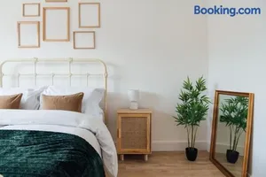 Image of Cosy 2 Bedroom Flat in Ilford, London