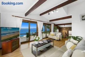 Image of Spectacular Lake and Ocean View Holiday Home